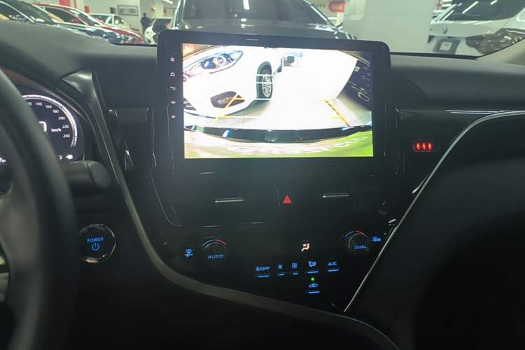 Used Toyota Camry 2021 Dual-Motor 2.5HG Luxury Edition Audio And AC Panel