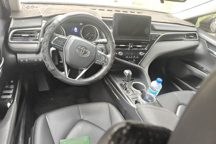 Used Toyota Camry 2021 2.0G Luxury Edition Center Console
