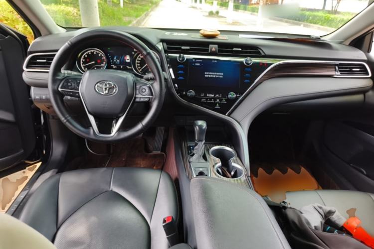 Used Toyota Camry 2021 2.0G Luxury Edition Center Console