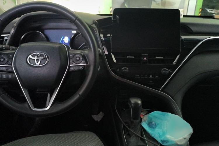 Used Toyota Camry 2021 2.0G Luxury Edition Center Console