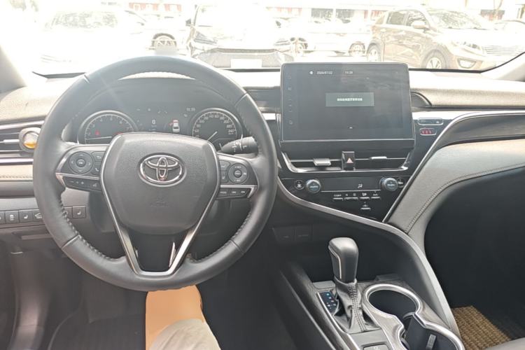 Used Toyota Camry 2021 2.0G Luxury Edition Center Console