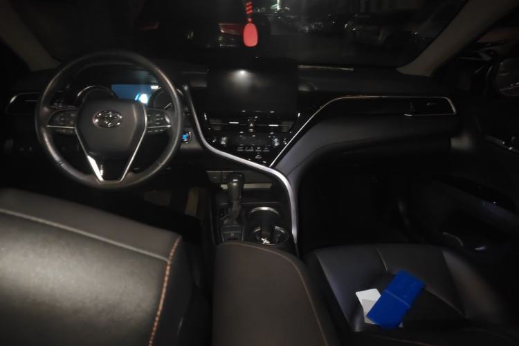 Used Toyota Camry 2021 2.0G Luxury Edition Center Console