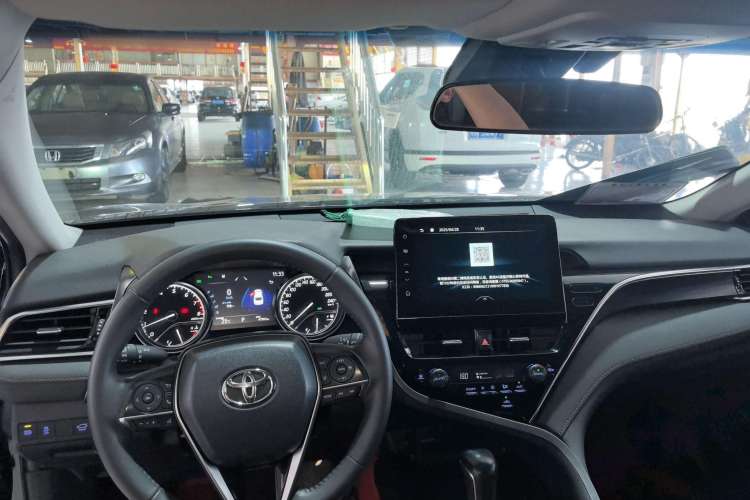 Used Toyota Camry 2021 2.0G Luxury Edition Center Console