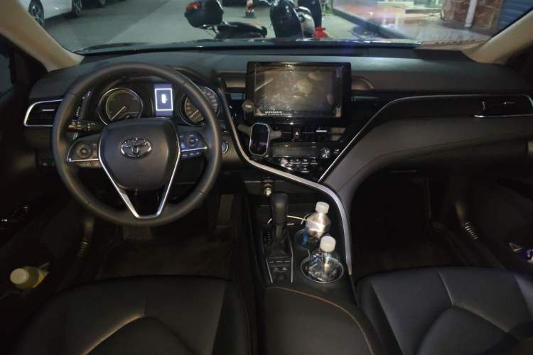 Used Toyota Camry 2021 Dual-Motor 2.5 HGVP Leading Edition Center Console