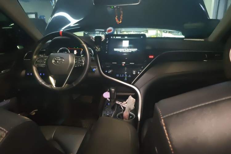 Used Toyota Camry 2021 2.5G Luxury Edition Center Console