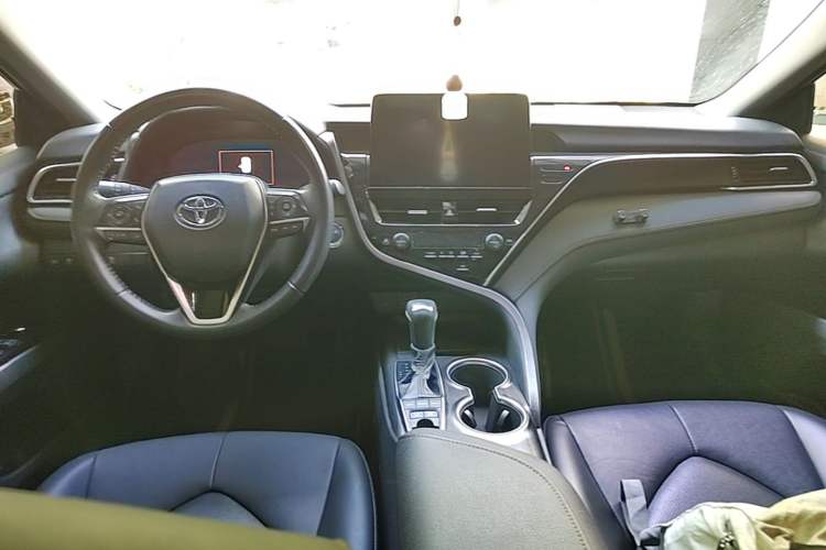 Used Toyota Camry 2021 Dual-Motor 2.5HG Luxury Edition Center Console