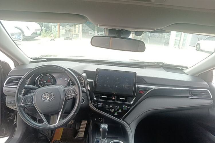 Used Toyota Camry 2021 2.0G Luxury Edition Center Console