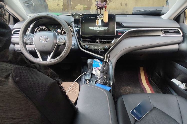 Used Toyota Camry 2021 2.0G Luxury Edition Center Console
