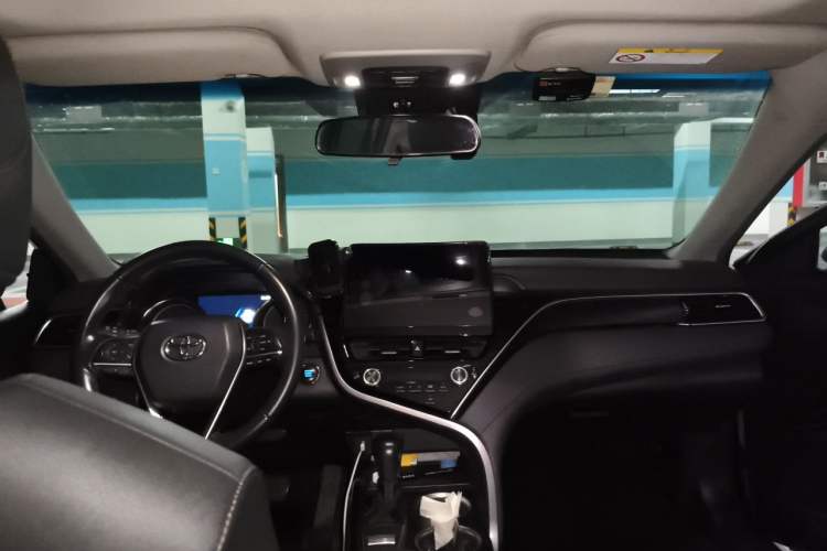 Used Toyota Camry 2021 2.0G Luxury Edition Center Console
