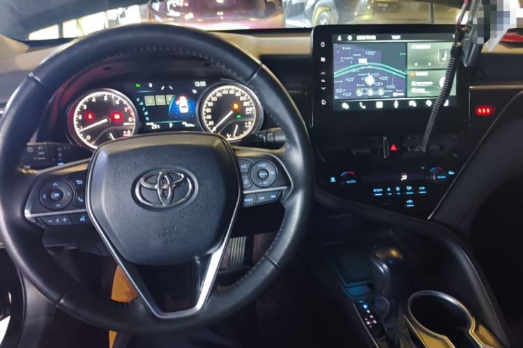 Used Toyota Camry 2021 2.0G Luxury Edition Center Console