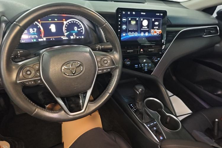 Used Toyota Camry 2021 2.5G Luxury Edition Center Console