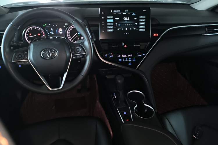 Used Toyota Camry 2021 2.0G Luxury Edition Center Console