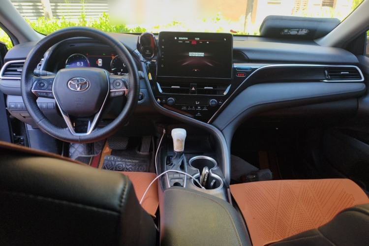 Used Toyota Camry 2021 2.5G Luxury Edition Center Console