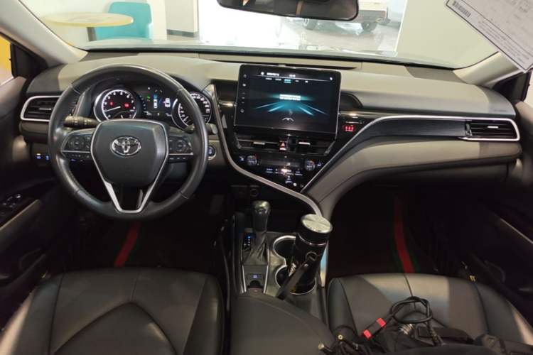 Used Toyota Camry 2021 2.0G Luxury Edition Center Console