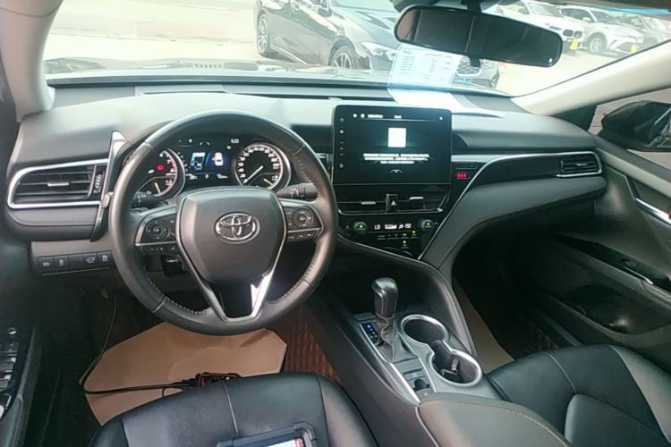 Used Toyota Camry 2021 2.0G Luxury Edition Center Console