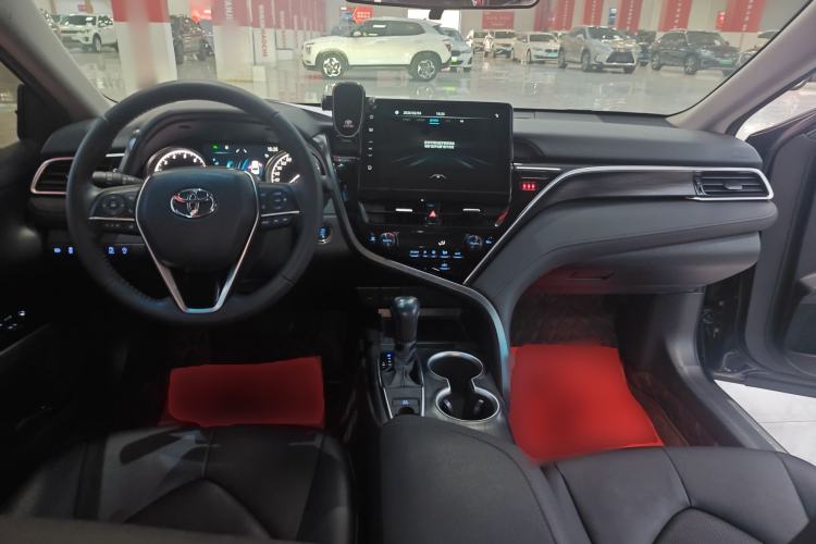 Used Toyota Camry 2021 2.0G Luxury Edition Center Console