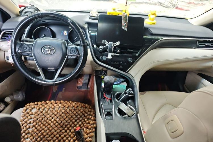 Used Toyota Camry 2021 2.0G Luxury Edition Center Console