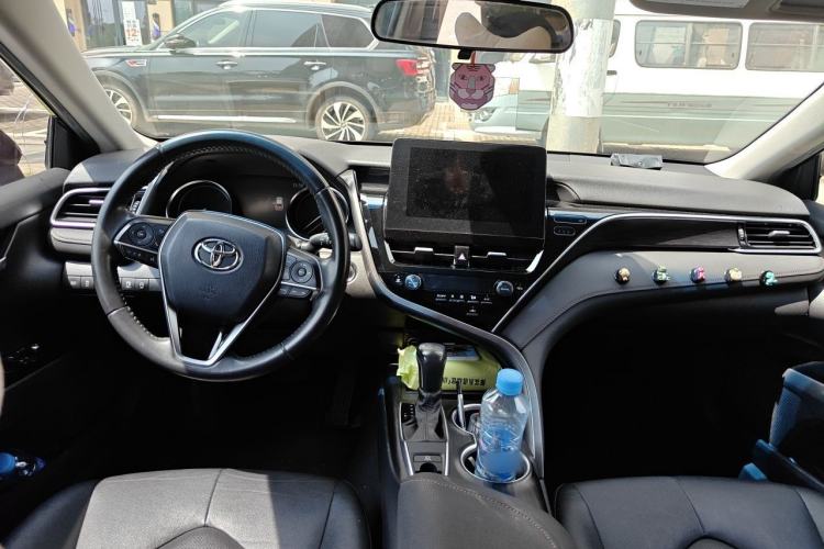 Used Toyota Camry 2021 2.0G Luxury Edition Center Console