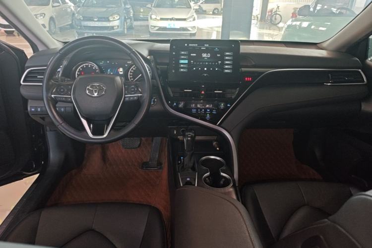 Used Toyota Camry 2021 2.0G Luxury Edition Center Console