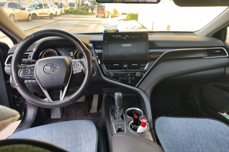 Used Toyota Camry 2021 2.0G Luxury Edition Center Console
