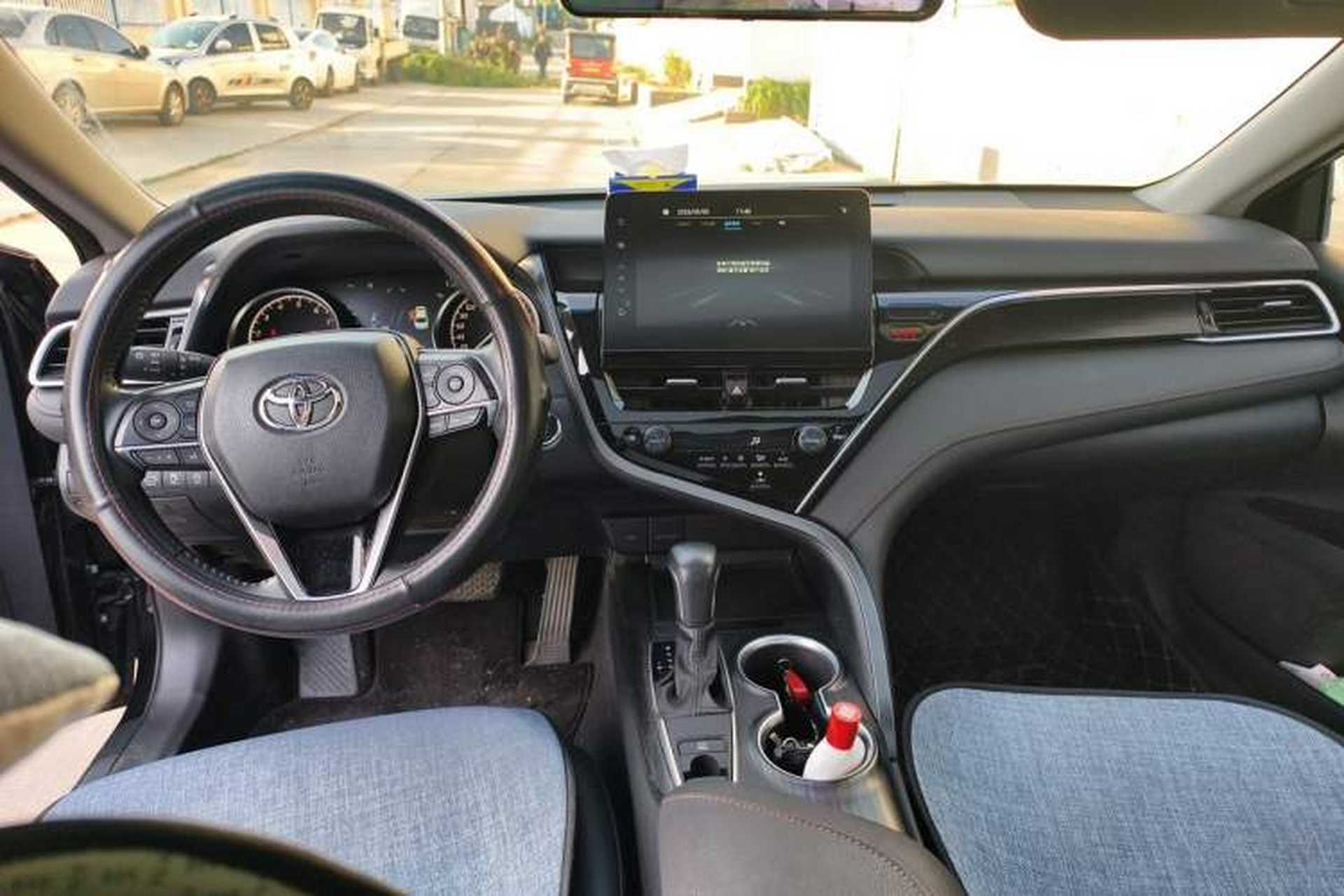 Used Toyota Camry 2021 2.0G Luxury Edition Center Console