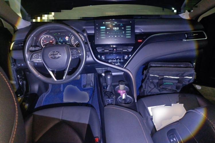Used Toyota Camry 2021 2.0G Luxury Edition Center Console