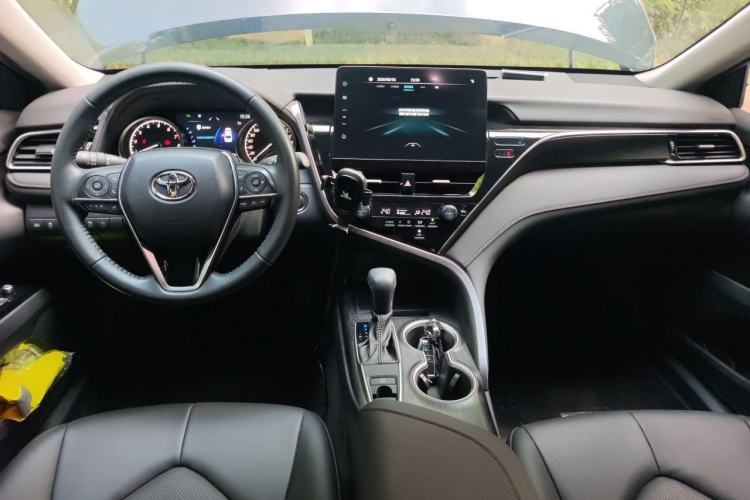 Used Toyota Camry 2021 2.0G Luxury Edition Center Console