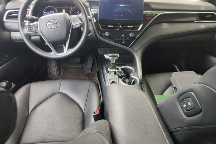 Used Toyota Camry 2021 2.5G Luxury Edition Center Console