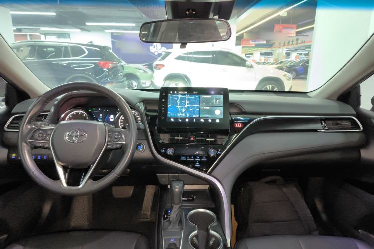 Used Toyota Camry 2021 2.0G Luxury Edition Center Console