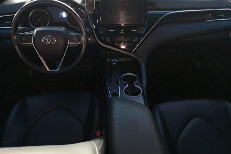 Used Toyota Camry 2021 2.0G Luxury Edition Center Console