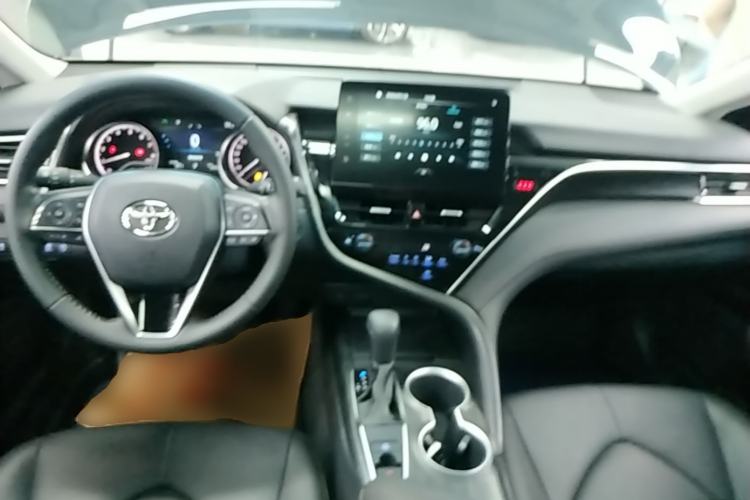 Used Toyota Camry 2021 2.0G Luxury Edition Center Console