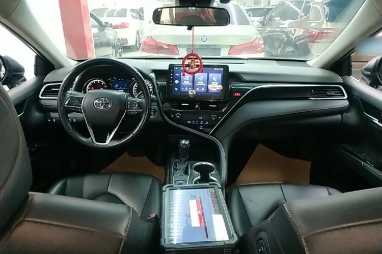 Used Toyota Camry 2021 2.0G Luxury Edition Center Console