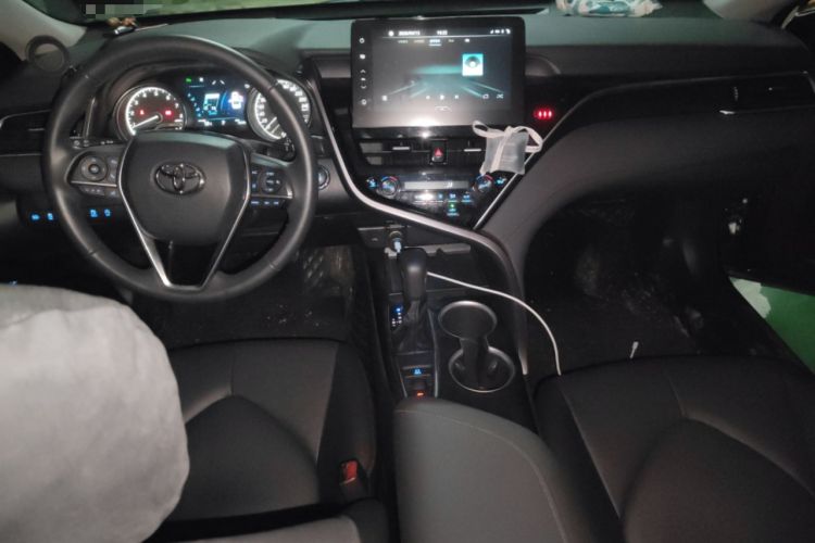 Used Toyota Camry 2021 2.0G Luxury Edition Center Console