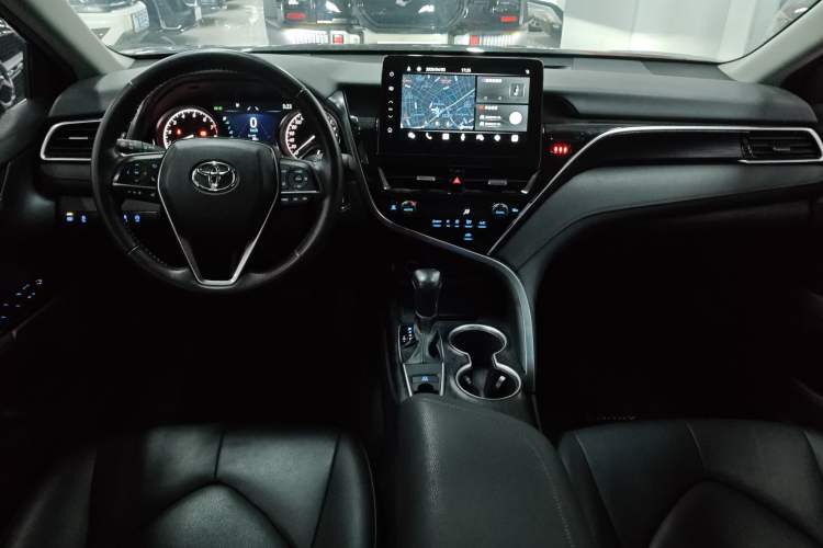 Used Toyota Camry 2021 2.0G Luxury Edition Center Console