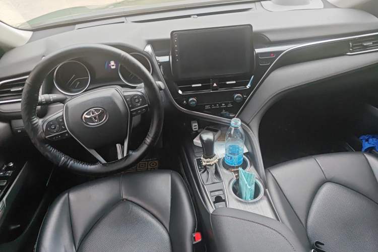 Used Toyota Camry 2021 2.0G Luxury Edition Center Console