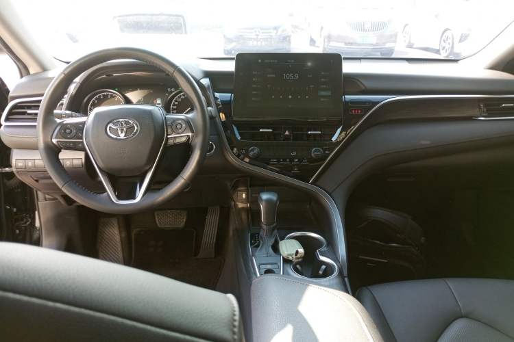 Used Toyota Camry 2021 2.0G Luxury Edition Center Console