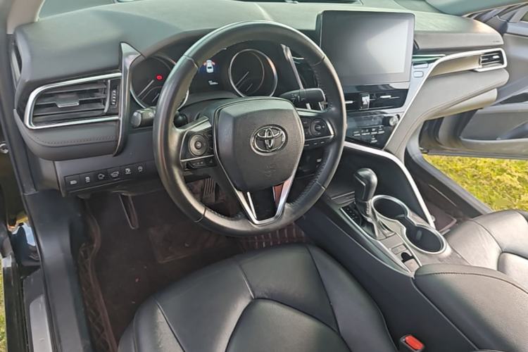 Used Toyota Camry 2021 2.0G Luxury Edition Center Console