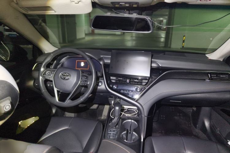 Used Toyota Camry 2021 2.5G Luxury Edition Center Console