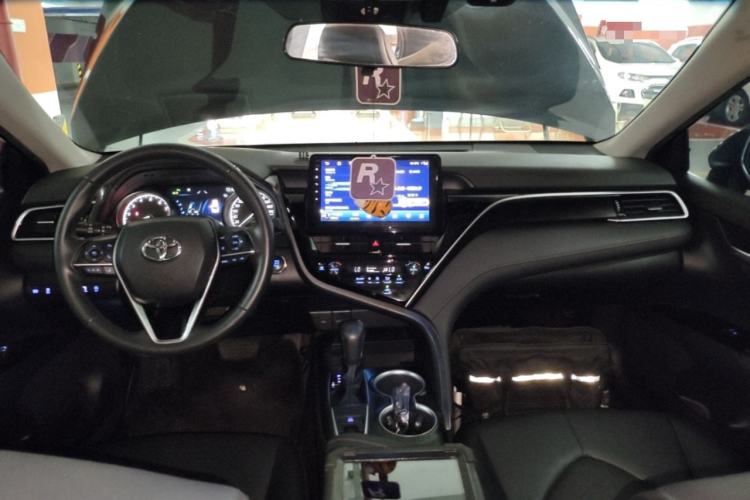 Used Toyota Camry 2021 2.0G Luxury Edition Center Console