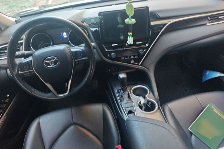 Used Toyota Camry 2021 2.0G Luxury Edition Center Console