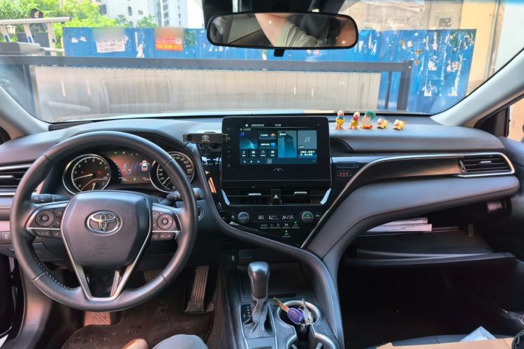 Used Toyota Camry 2021 2.0G Luxury Edition Center Console