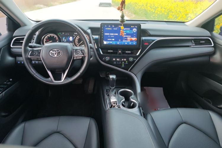 Used Toyota Camry 2021 2.0G Luxury Edition Center Console