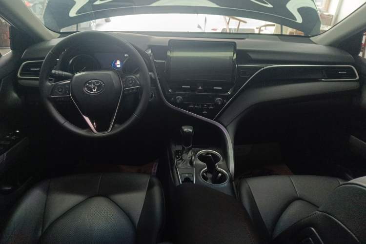 Used Toyota Camry 2021 2.0G Luxury Edition Center Console