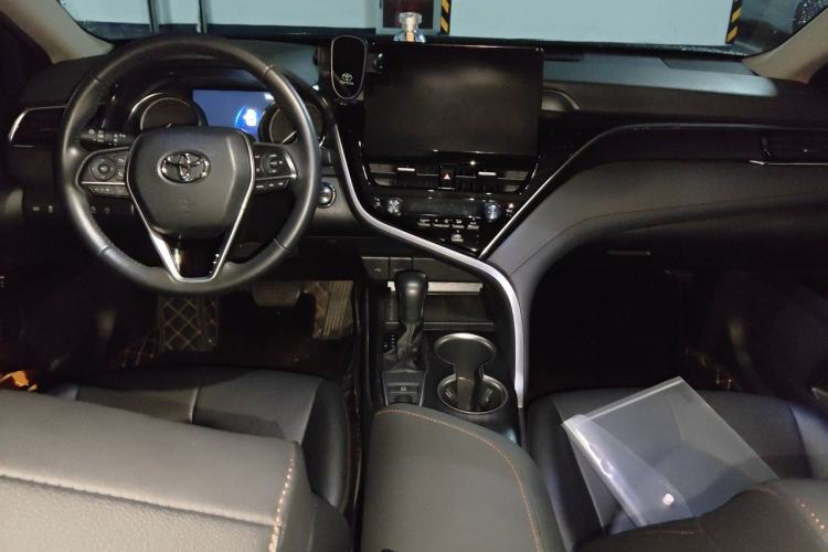 Used Toyota Camry 2021 2.0G Luxury Edition Center Console