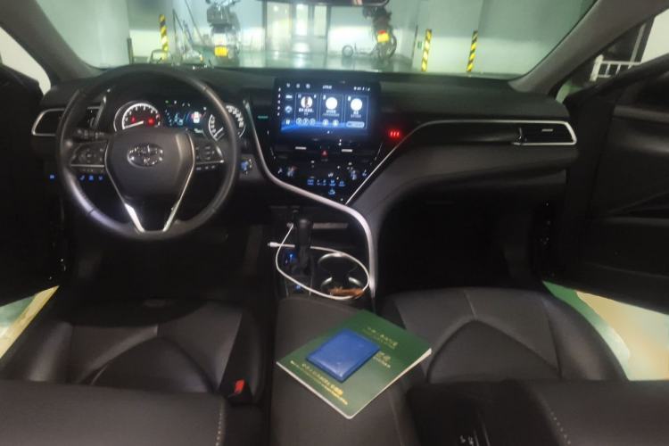 Used Toyota Camry 2021 2.0G Luxury Edition Center Console