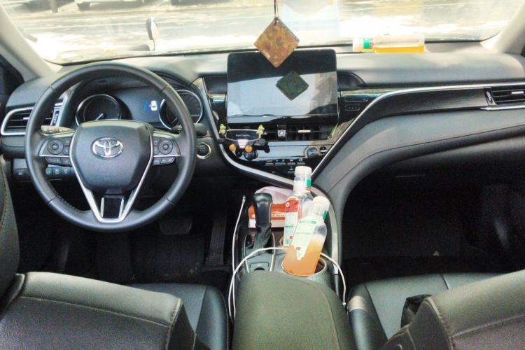 Used Toyota Camry 2021 2.0G Luxury Edition Center Console