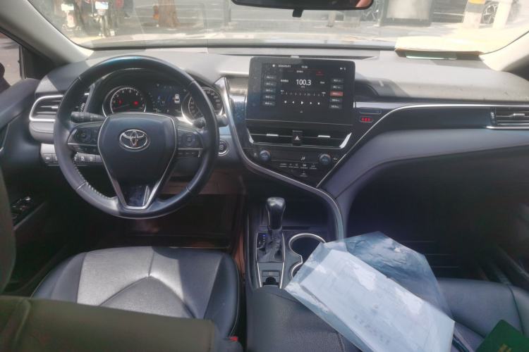 Used Toyota Camry 2021 2.0G Luxury Edition Center Console