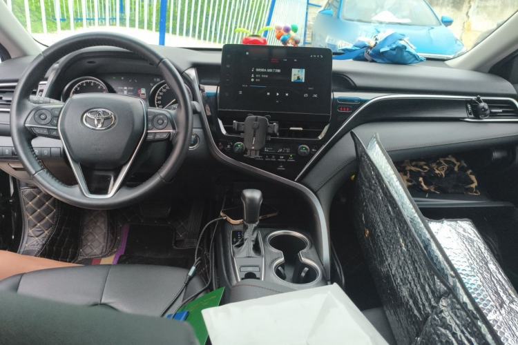 Used Toyota Camry 2021 2.0G Luxury Edition Center Console