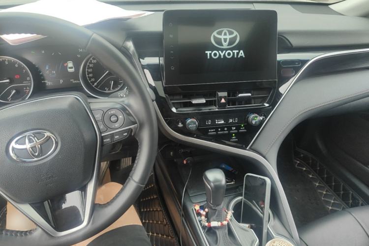 Used Toyota Camry 2021 2.0G Luxury Edition Center Console