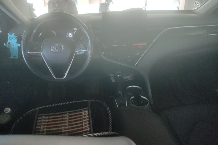Used Toyota Camry 2021 2.0G Luxury Edition Center Console